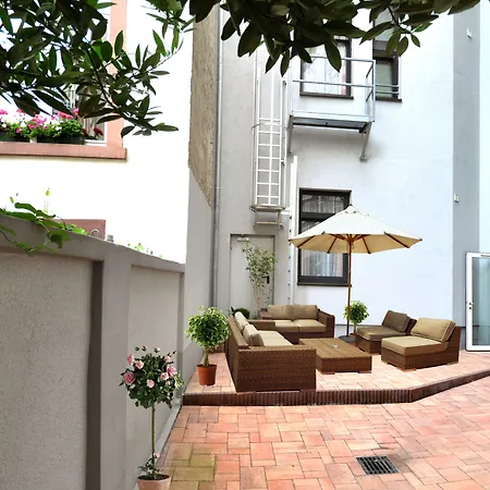 Apadana Frankfurt Hotel