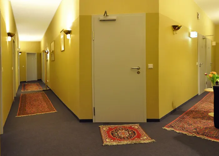 Apadana Frankfurt Hotel 2*