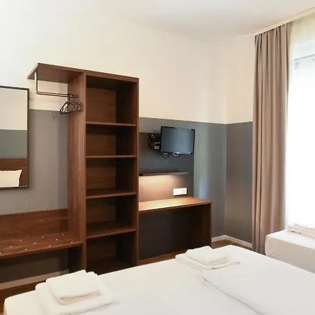 Apadana Frankfurt 2*
