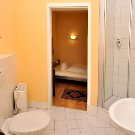 Apadana Frankfurt 2*