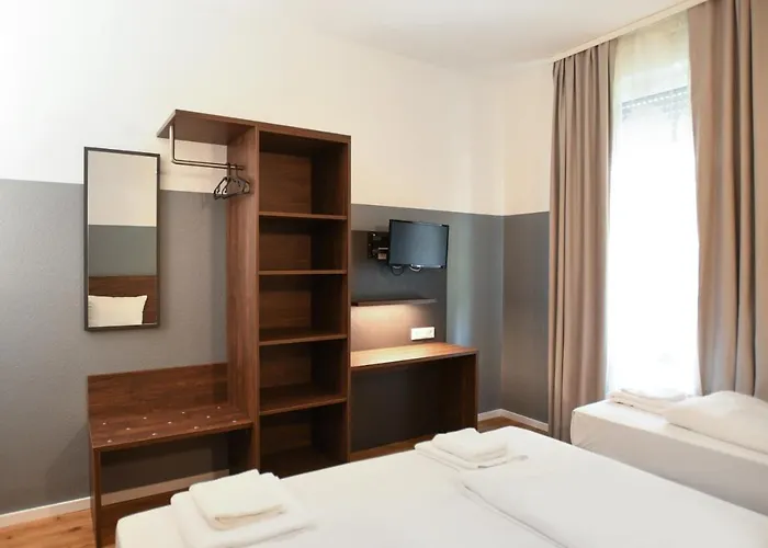 Apadana Frankfurt 2*