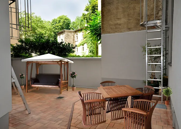 Apadana Frankfurt Hotel 2*