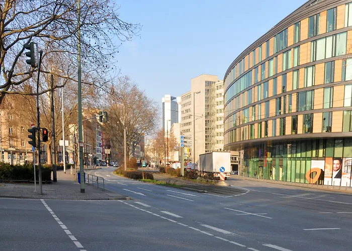 Apadana Frankfurt Hotel 2*