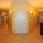 فندق Apadana Frankfurt فرانكفورت