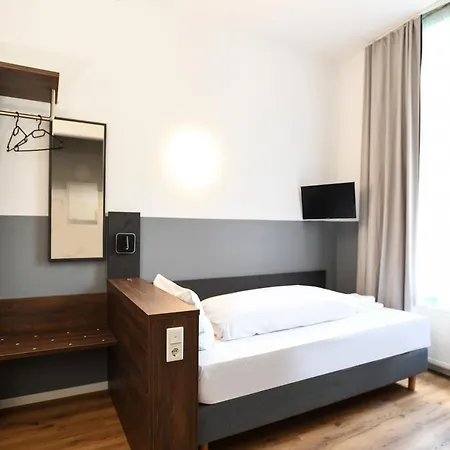 Отель Apadana Frankfurt Франкфурт-на-Майне