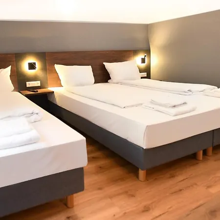 Apadana Frankfurt Hotel 2*