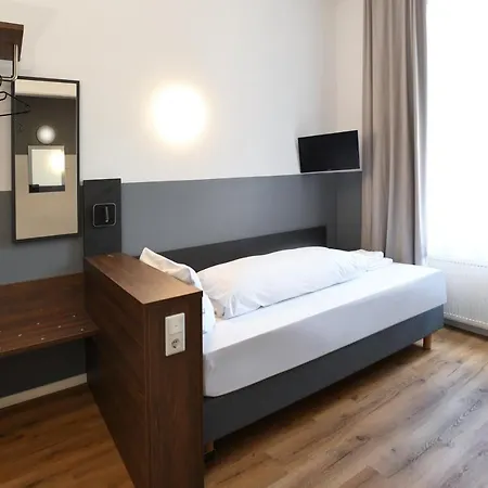 Apadana Frankfurt