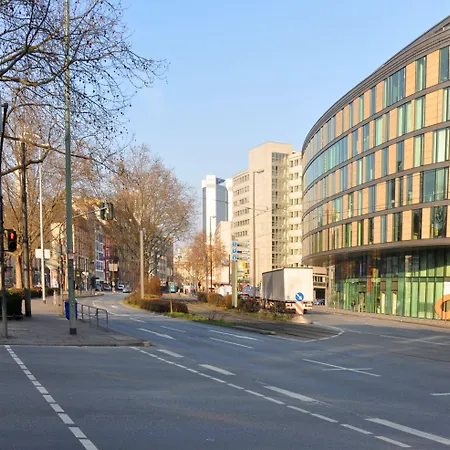 Apadana Frankfurt Отель 2*