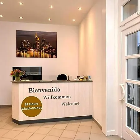 Otel Apadana Frankfurt 2*
