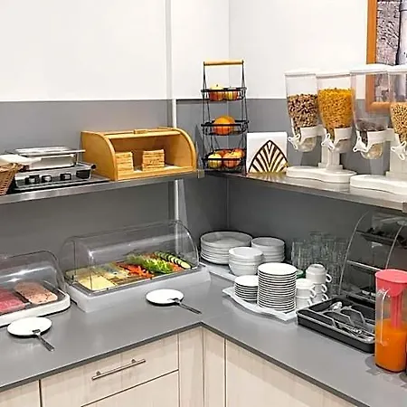 Apadana Frankfurt 2*