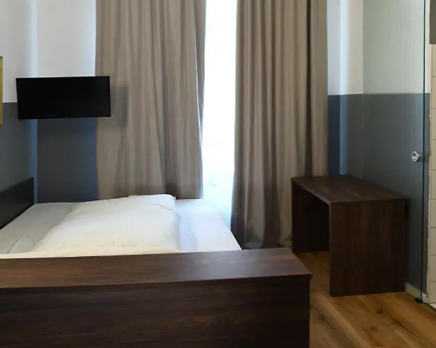 Apadana Frankfurt Szálloda 2*