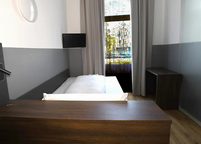 Apadana Frankfurt Hotel