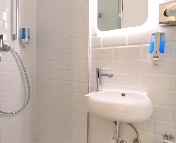 Apadana Frankfurt 2* Frankfurt nad Menem