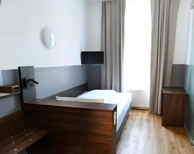 Szálloda Apadana Frankfurt 2*