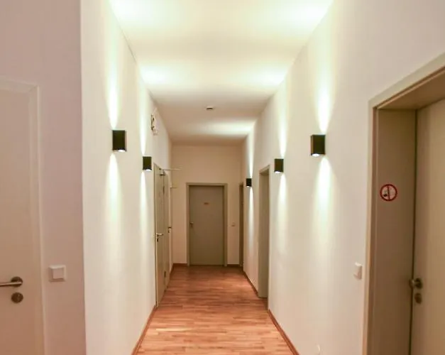Apadana Frankfurt Hotel 2*