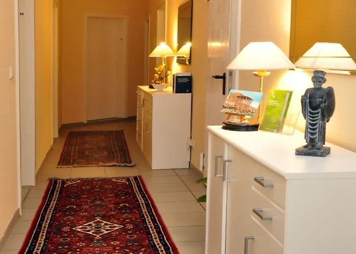 Apadana Frankfurt Szálloda 2*