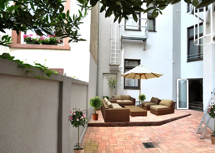 Apadana Frankfurt Hotel