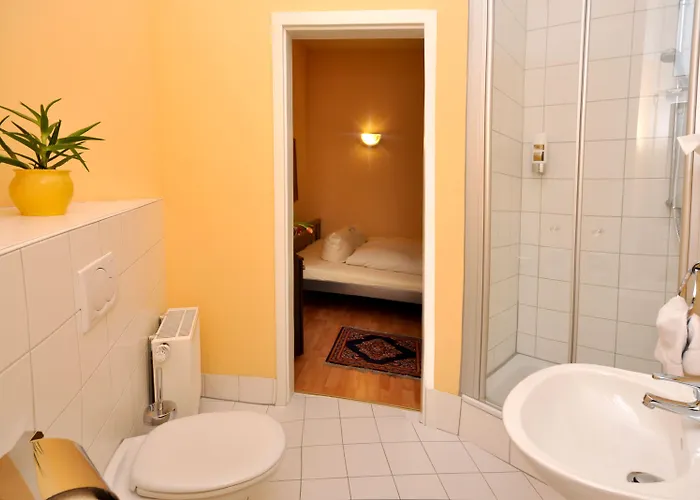 Apadana Frankfurt 2*