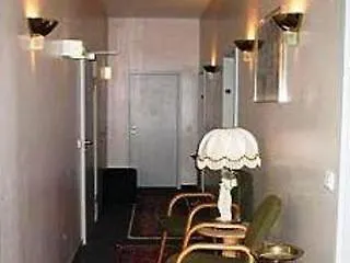 Apadana Frankfurt 2*