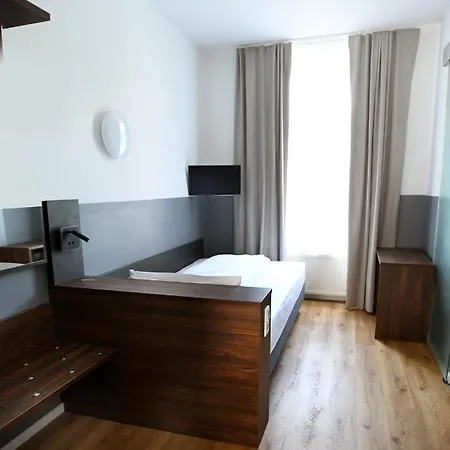 Ξενοδοχείο Apadana Frankfurt 2*