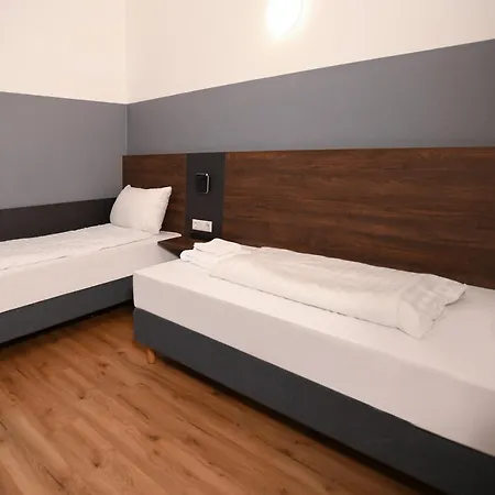 Apadana Frankfurt Szálloda