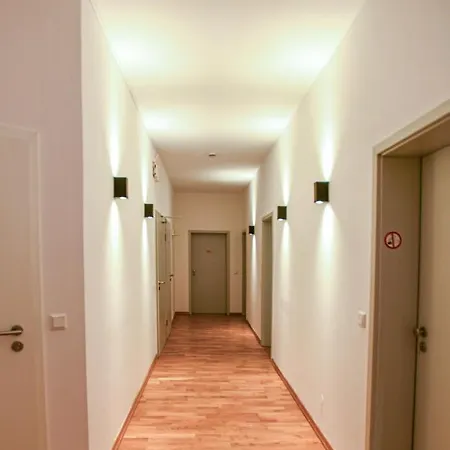 Apadana Frankfurt Hotell 2*