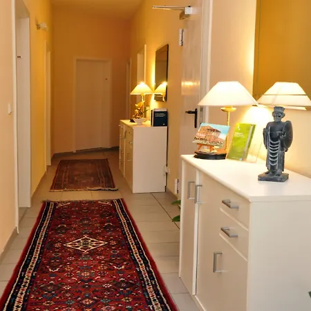 Apadana Frankfurt Hotell 2*