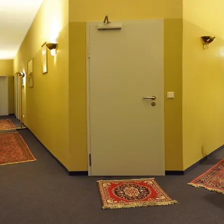 Apadana Frankfurt Hotell 2*