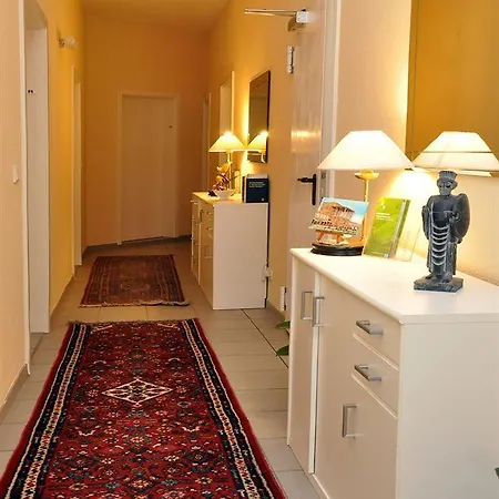 Apadana Frankfurt 2*