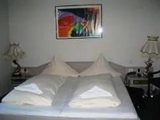 Apadana Frankfurt Hotell 2*